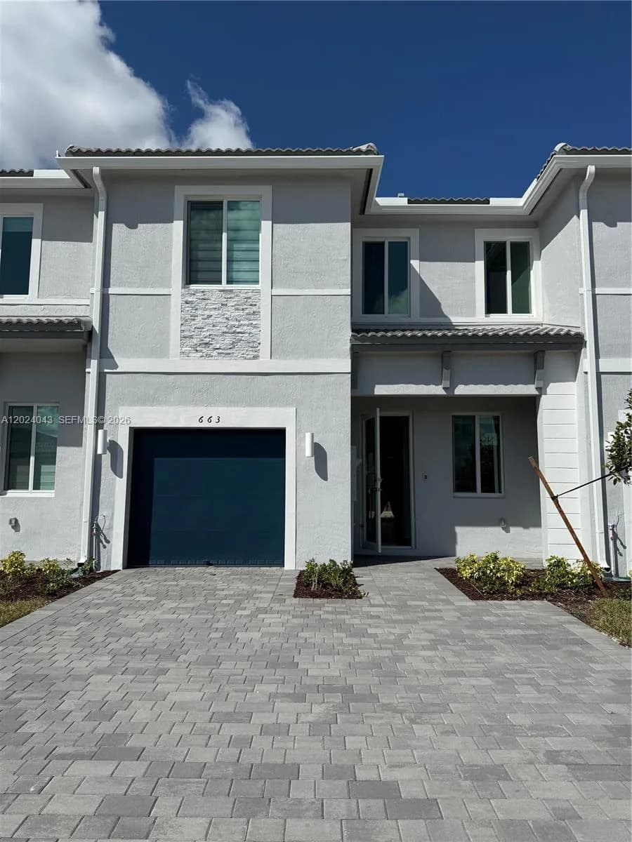 663 SE 13th St Cir, Homestead FL 33034