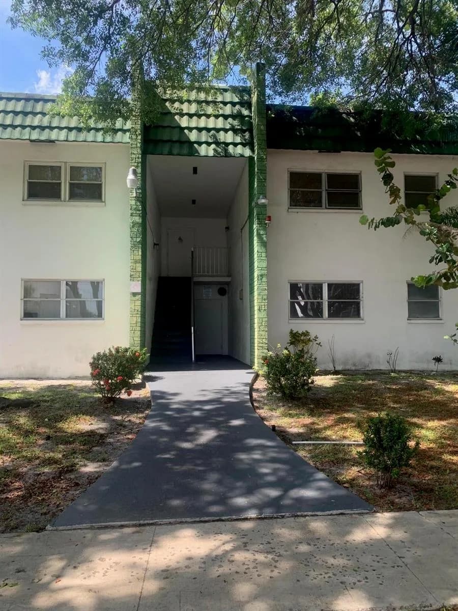 4821 NW 22nd Court NW # 100, Lauderhill FL 33313