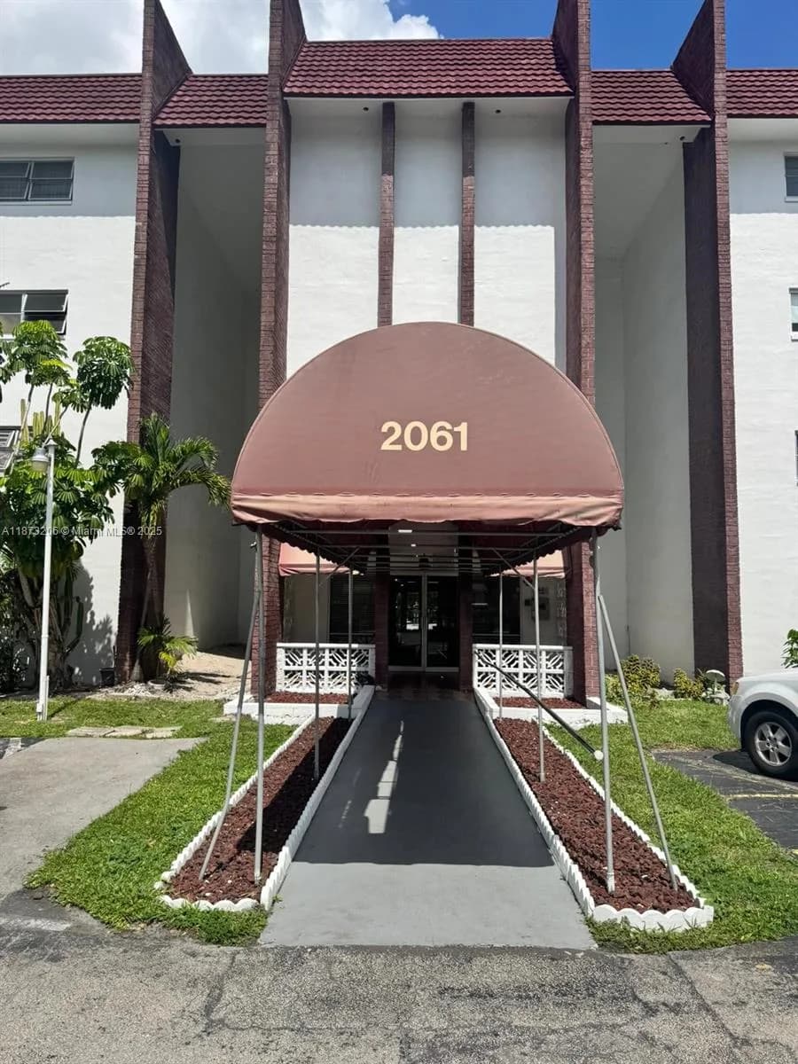 2061 NW 47th Ter # 407, Lauderhill FL 33313
