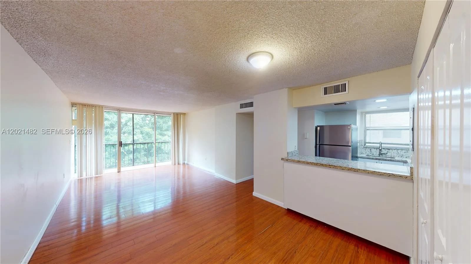 8860 Fontainebleau Blvd # 405, Miami, FL 33172