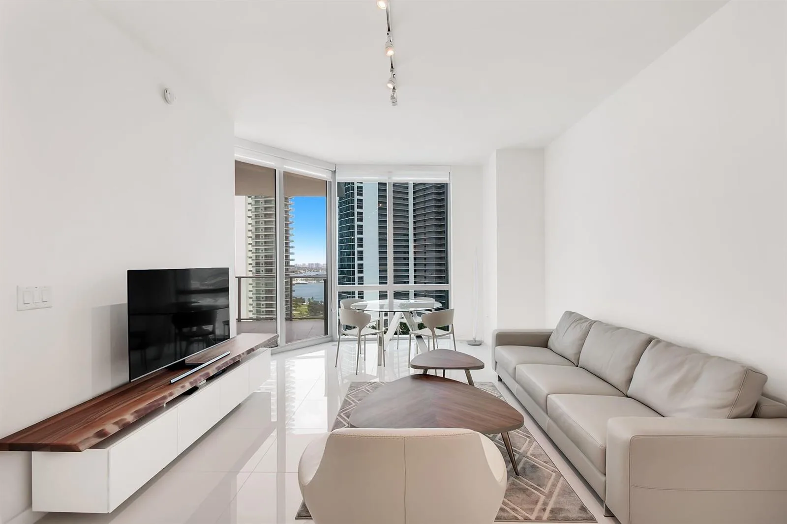 851 NE 1st Avenue # 2005, Miami, FL 33132