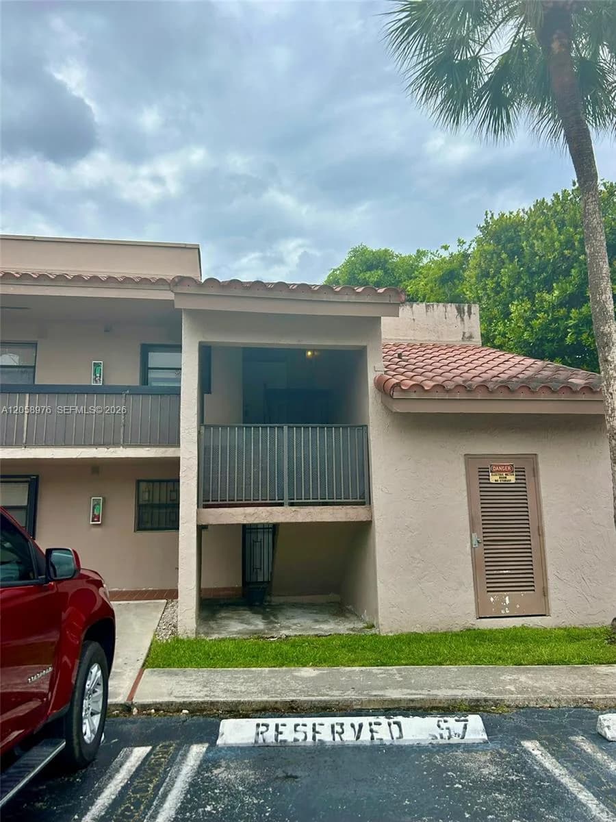 210 W Park Dr # 201-2, Miami, FL 33172