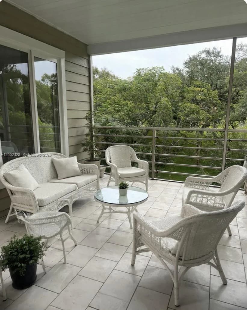 3070 NW 48th Ter # 413, Lauderdale Lakes, FL 33313