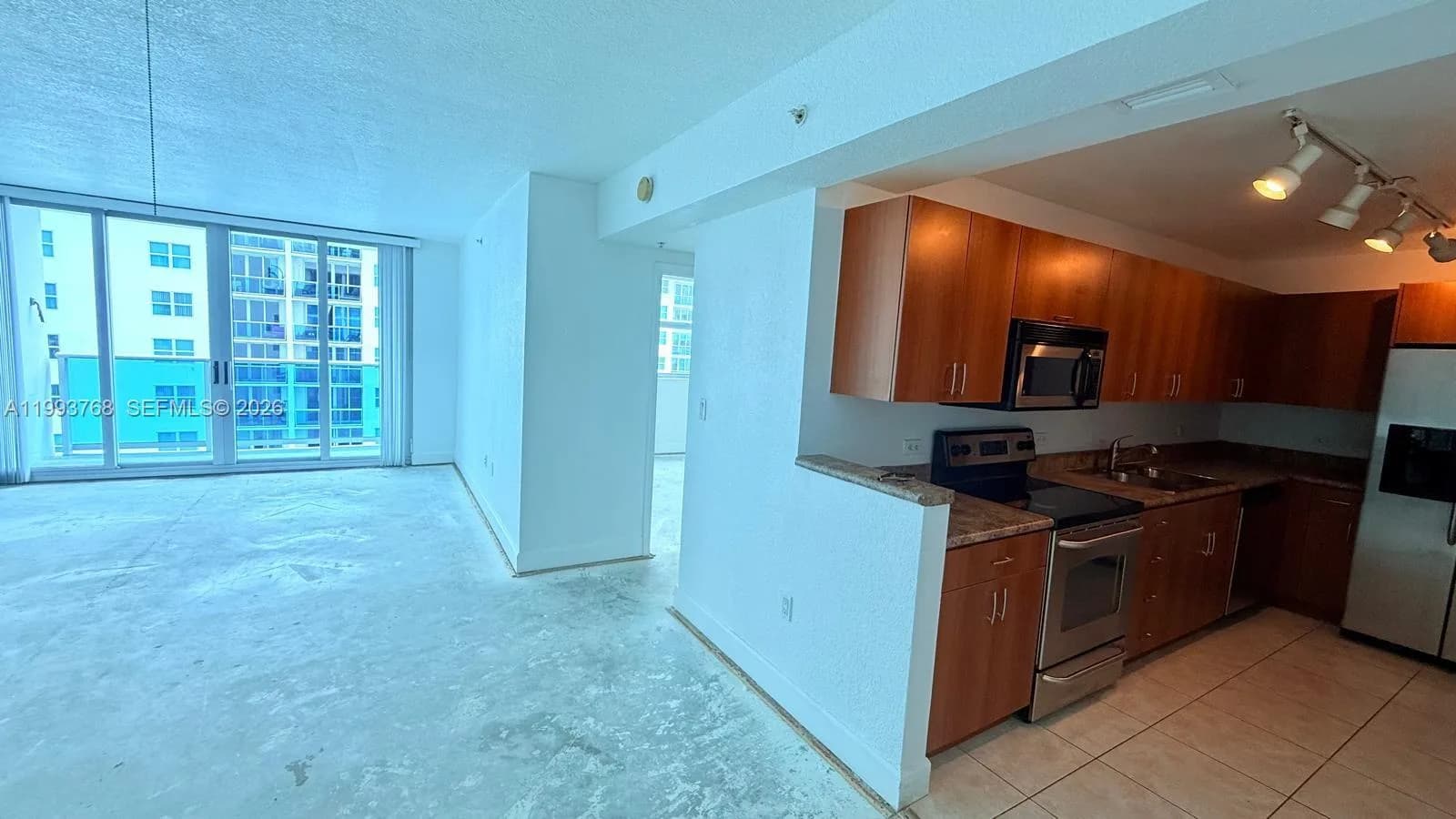 7501 E Treasure Dr # 8B, North Bay Village FL 33141