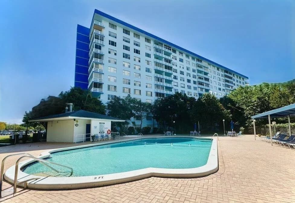 4001 Hillcrest Drive # 407, Hollywood, FL 33021