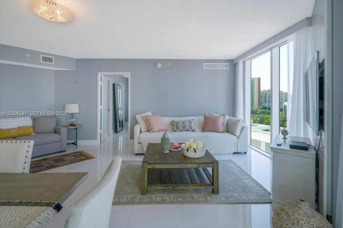 250 Sunny Isles Blvd # 902, Sunny Isles Beach FL 33160