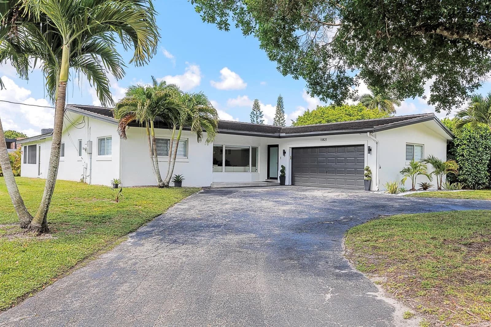 11821 NW 6th Court, Plantation, FL 33325