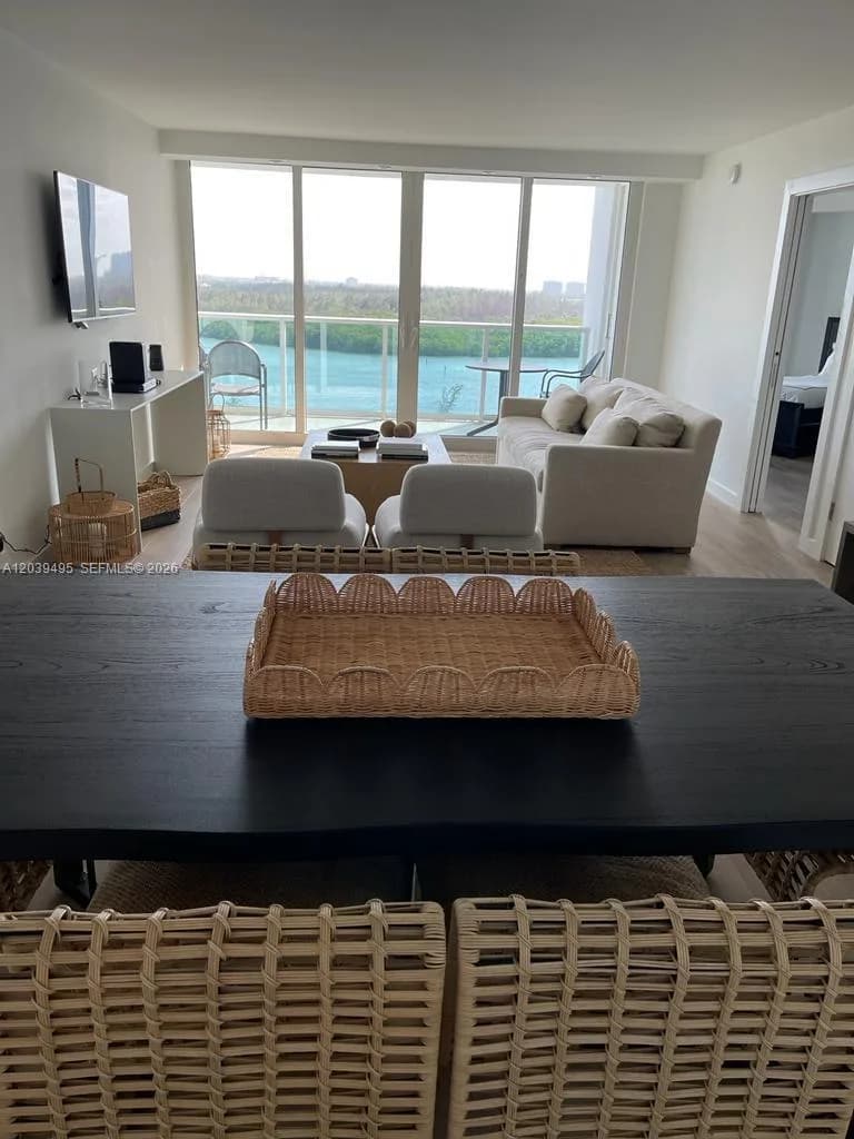 100 Bayview Dr # 1521, Sunny Isles Beach FL 33160