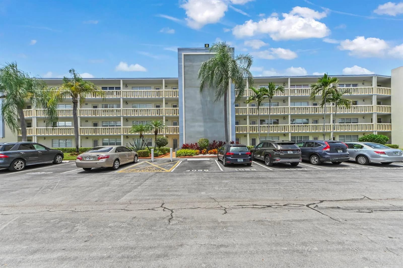 2056 Ainslie D, Boca Raton, FL 33434