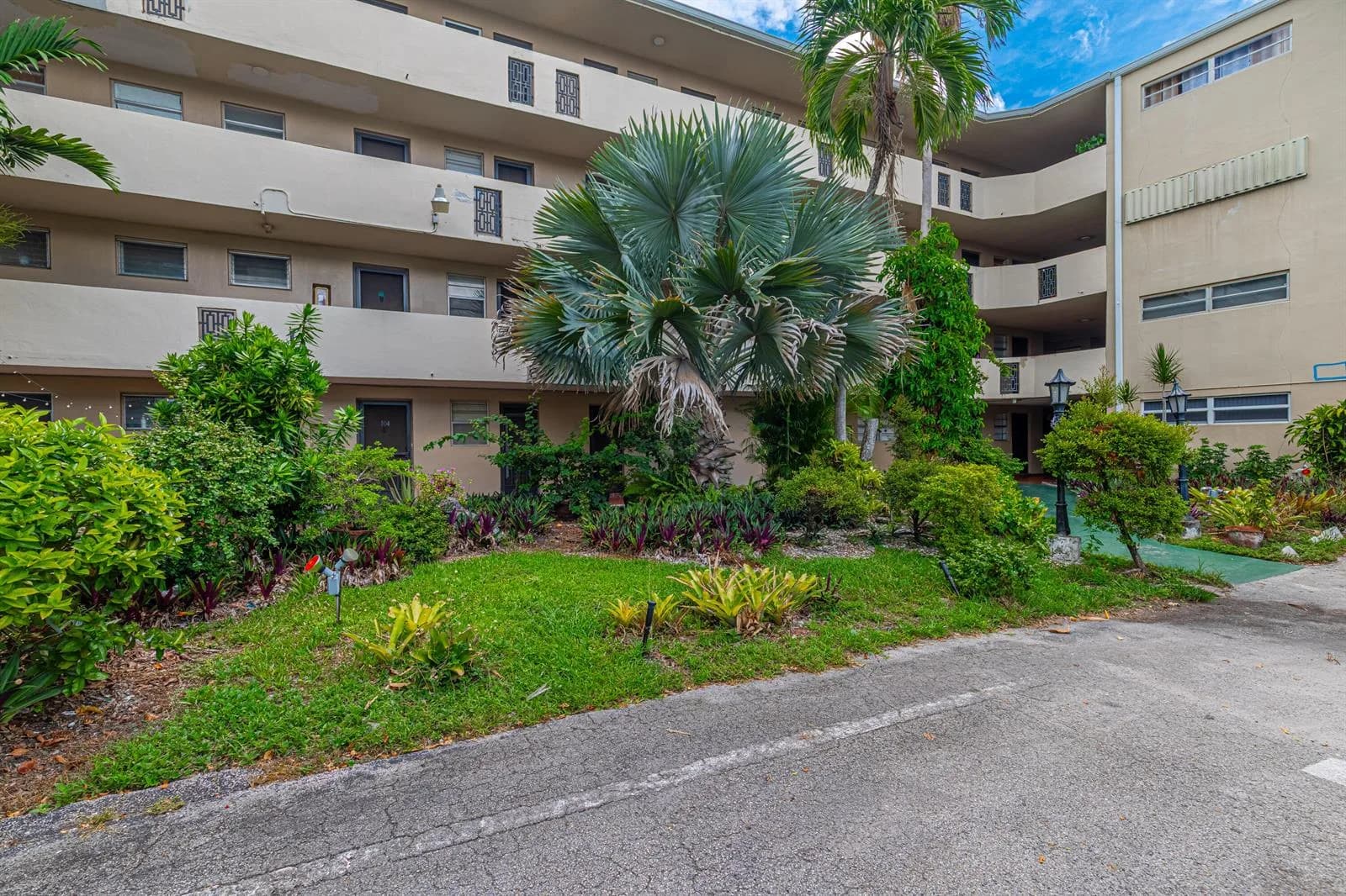 1660 NE 191st Street # Unit 311, Miami, FL 33179