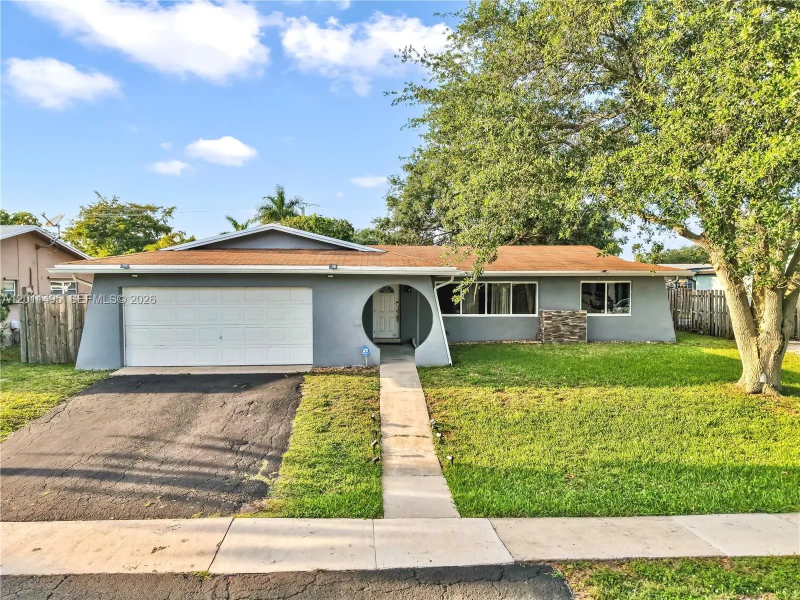9511 NW 8th St, Pembroke Pines, FL 33024