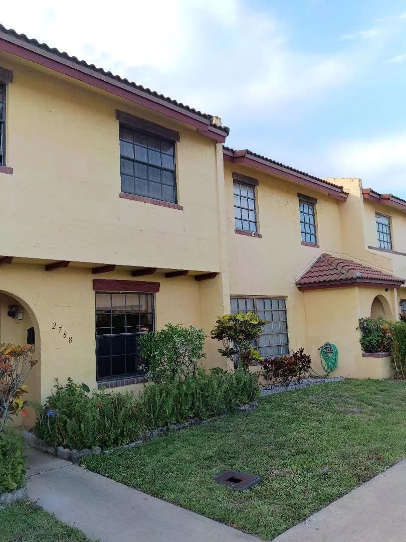 2768 NW 47th Lane # 2803, Lauderdale Lakes, FL 33313