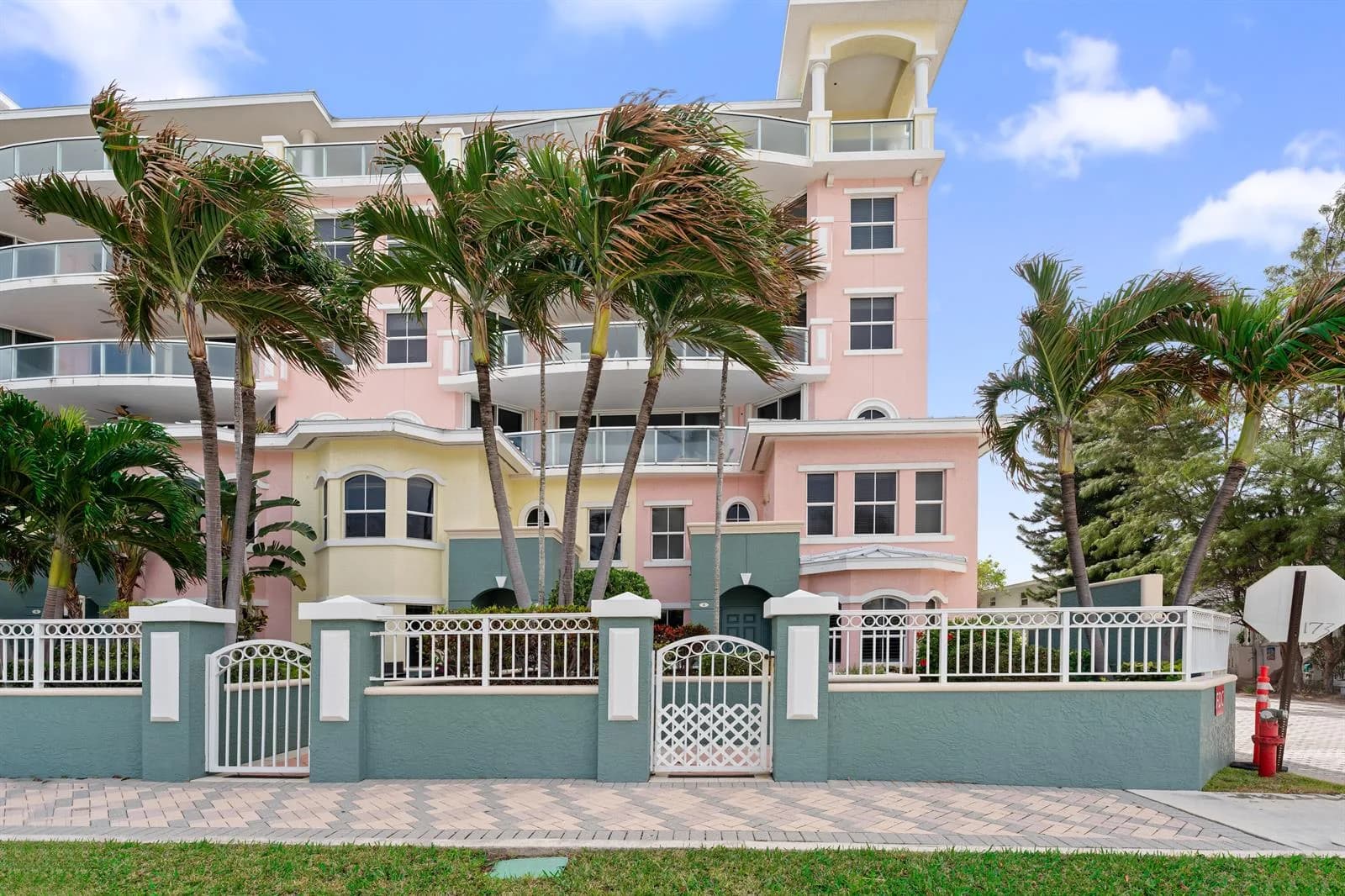2051 SE 3rd Street # Th8, Deerfield Beach FL 33441