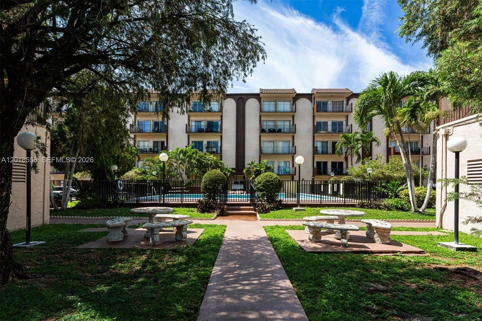 1950 W 54th St # 412, Hialeah FL 33012