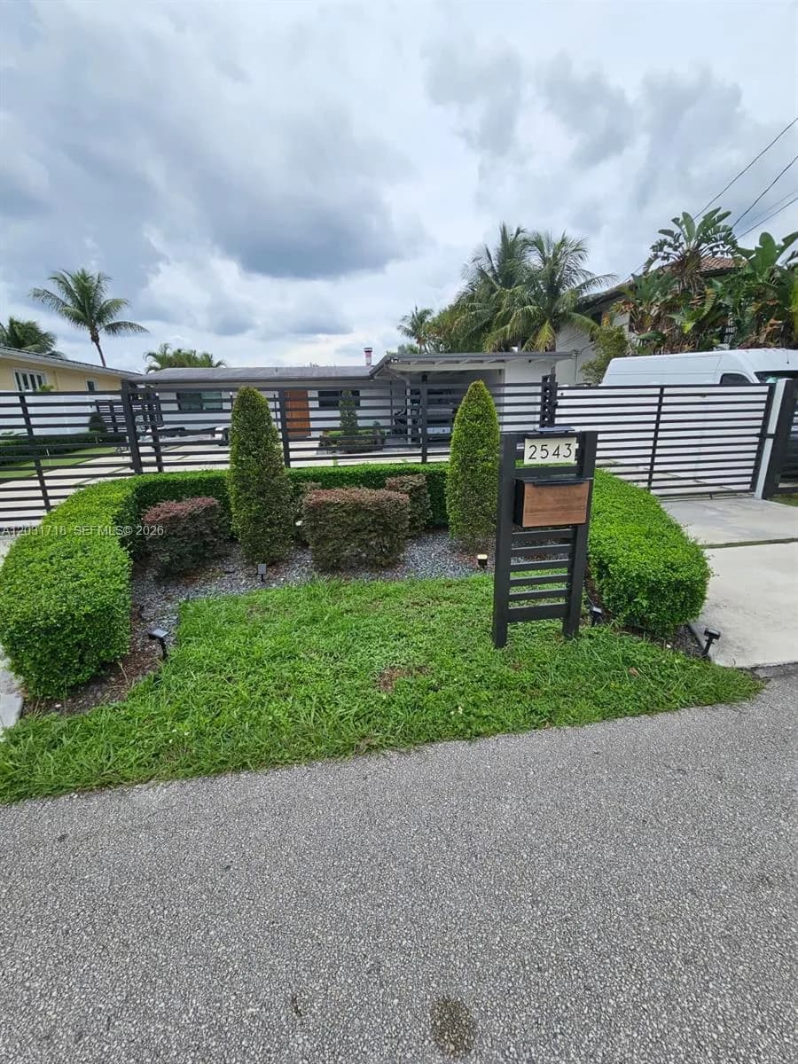 2543 Gulfstream Ln, Fort Lauderdale FL 33312