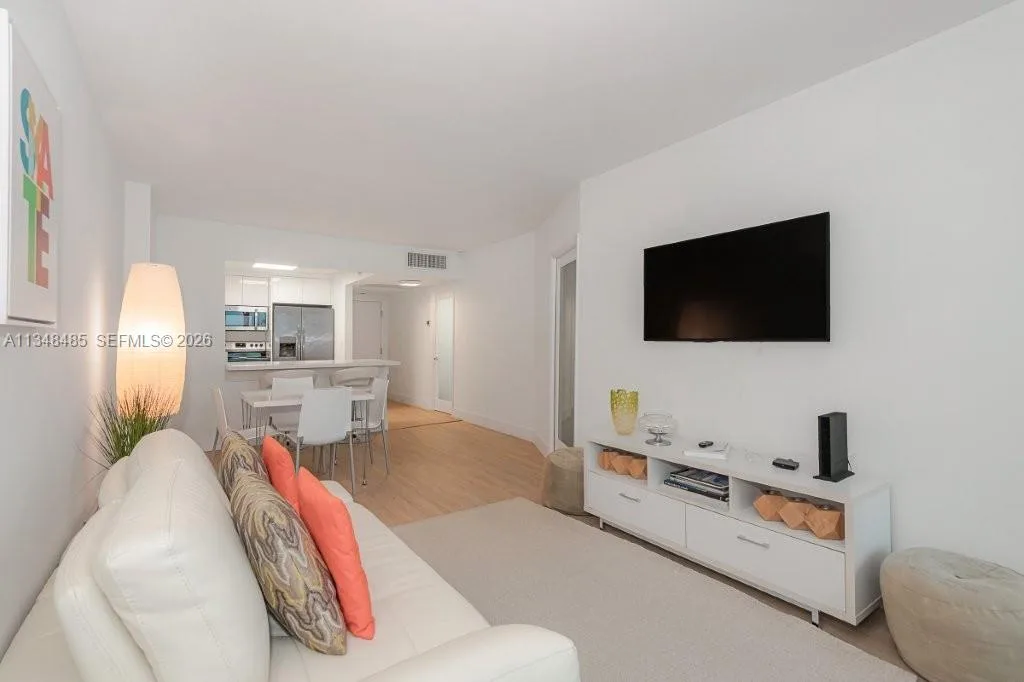 2301 Collins Ave # 927, Miami Beach, FL 33139
