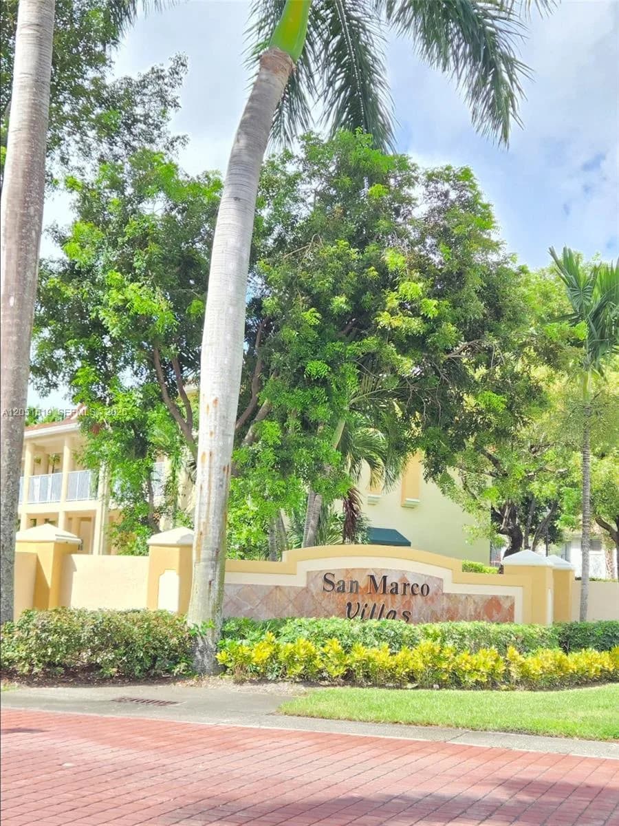6900 NW 179 ST # 106-1, Hialeah FL 33015
