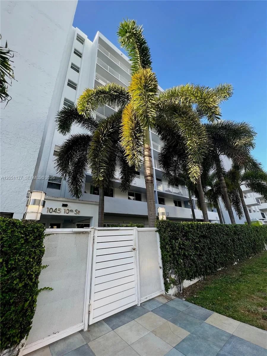 1045 10th St # 902, Miami Beach, FL 33139