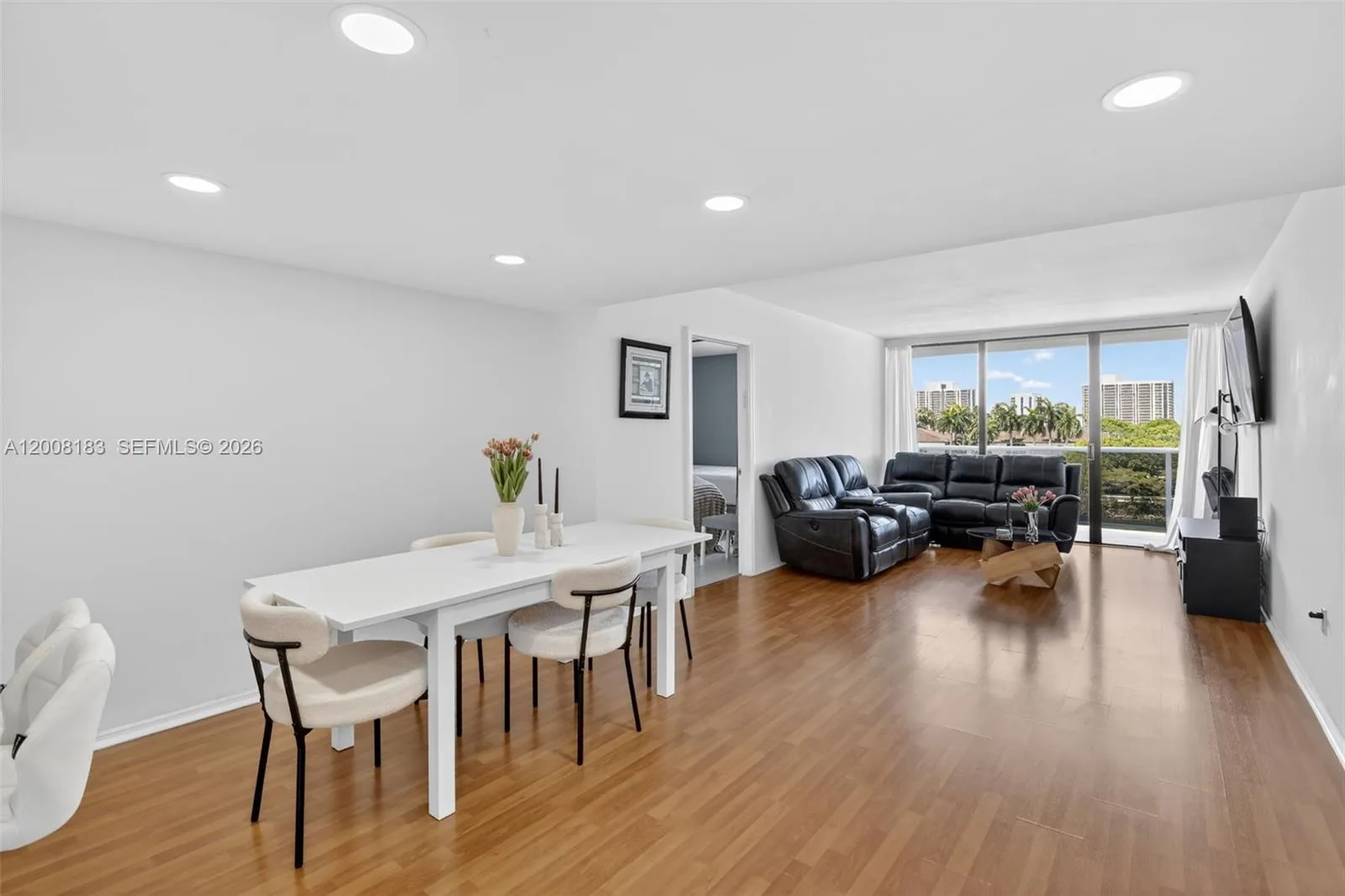 3675 N Country Club Dr # 410, Aventura, FL 33180