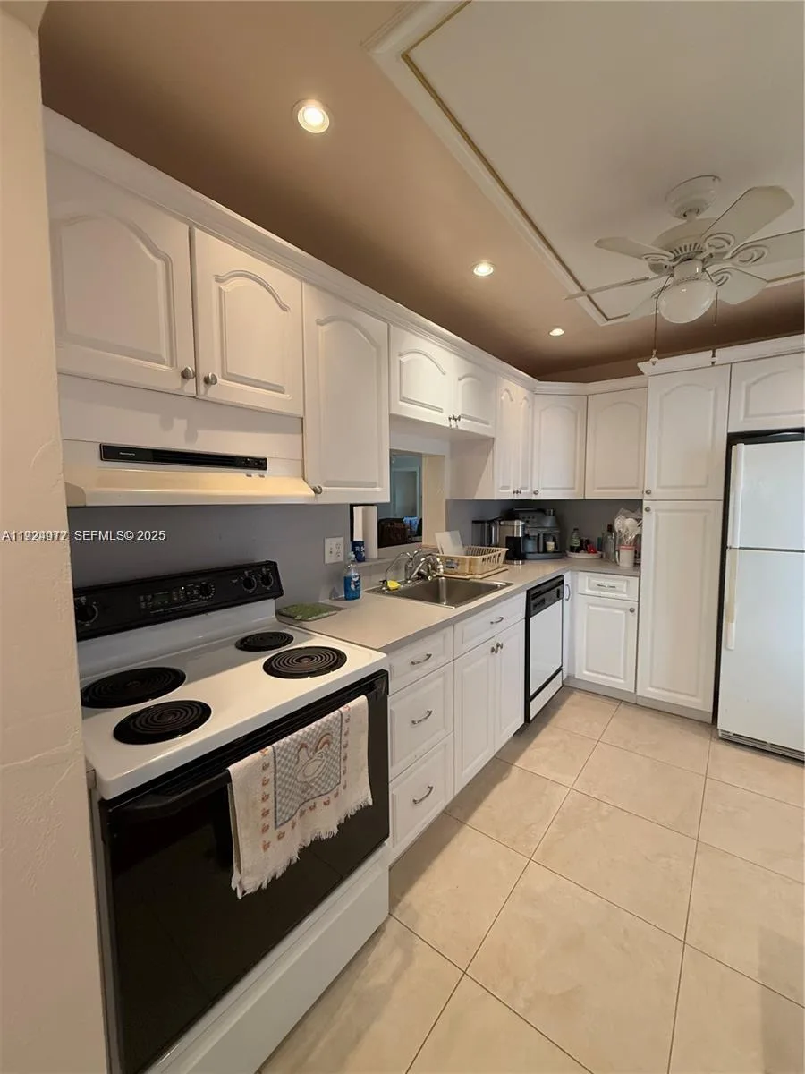4270 NW 40th St # 202, Lauderdale Lakes FL 33319