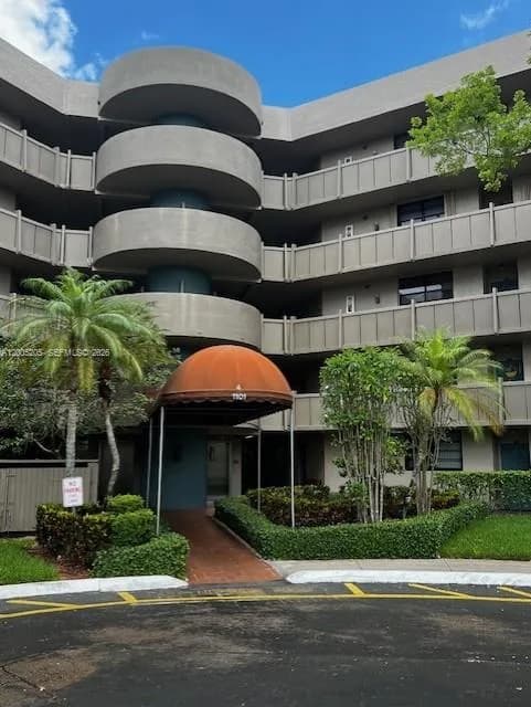 1101 Colony Point Cir # 318, Pembroke Pines FL 33026