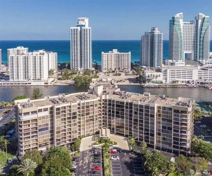 600 Parkview Drive # 531, Hallandale Beach FL 33009