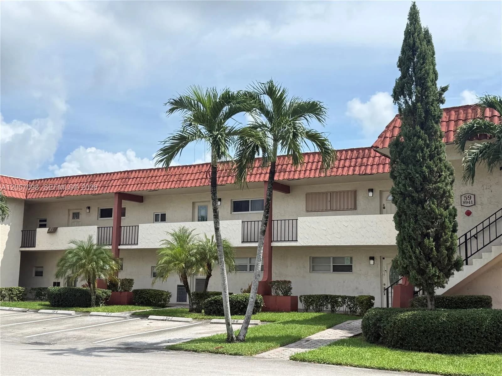 8901 S HOLLYBROOK BLVD # 304, Pembroke Pines, FL 33025