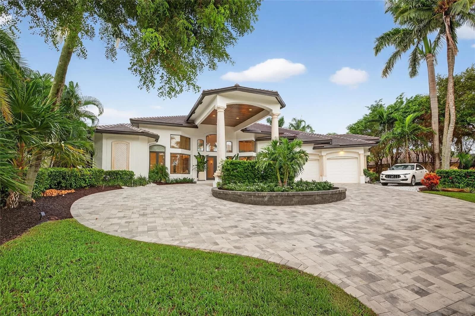 1518 E Lake Drive, Fort Lauderdale, FL 33316