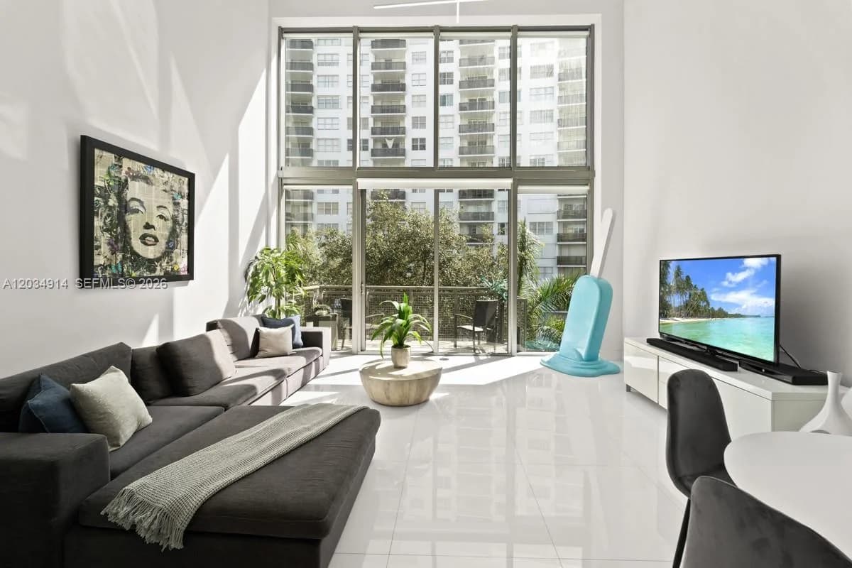 6000 Collins Ave # 517, Miami Beach, FL 33140