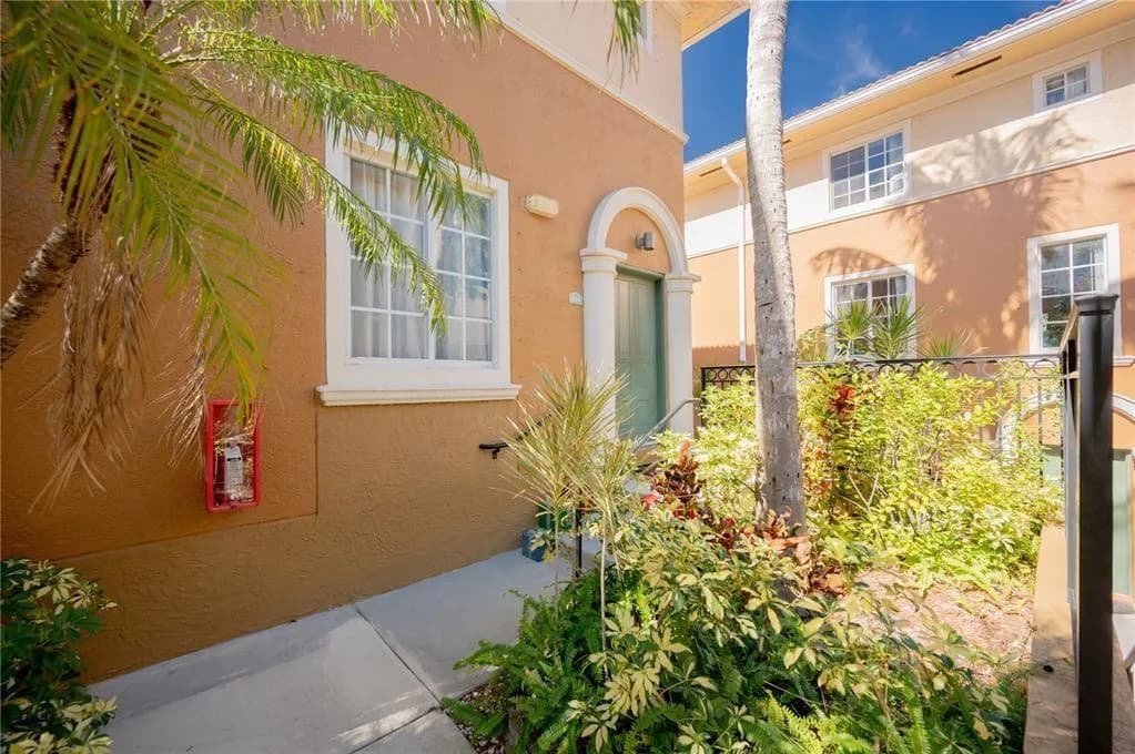 2841 NE 185th Street # 514, Miami FL 33180