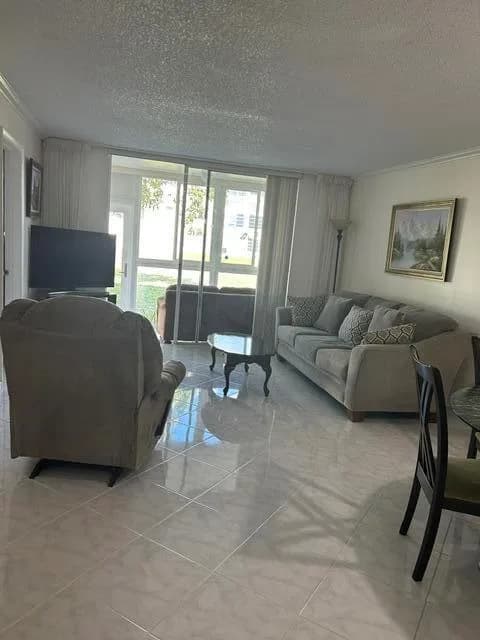 8020 Sunrise Lakes Drive N # 111, Sunrise FL 33322