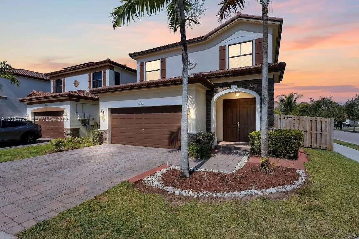 8890 NW 99th Path, Doral FL 33178