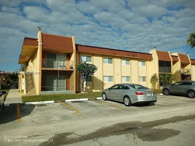 2952 NW 55th Ave # 2D, Lauderhill FL 33313