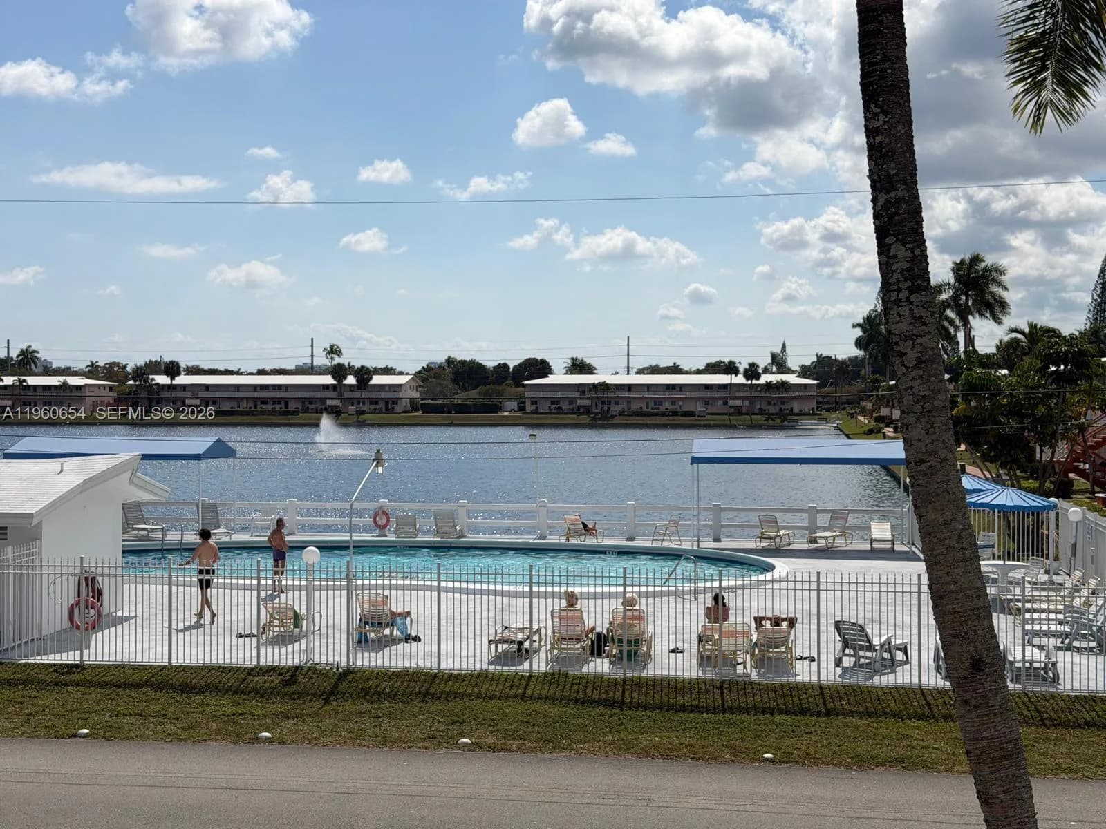 725 SW 11th Ave # 17F, Hallandale Beach, FL 33009