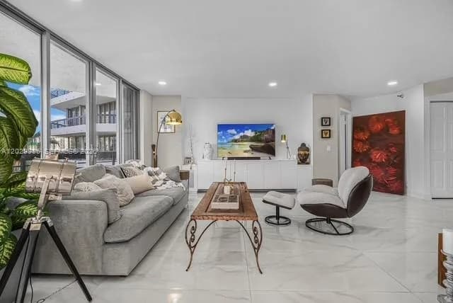 3500 Mystic Pointe Dr # 604, Aventura FL 33180