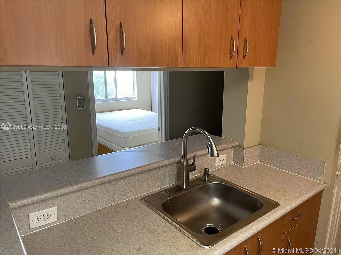 816 NW 11th St # 704, Miami, FL 33136