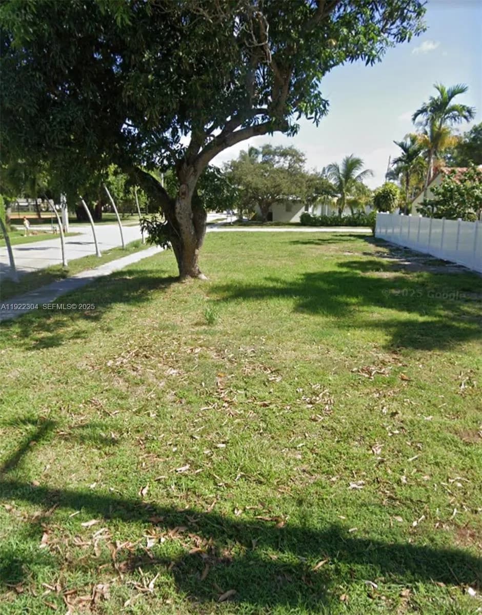 1452 Jefferson St, Hollywood FL 33020