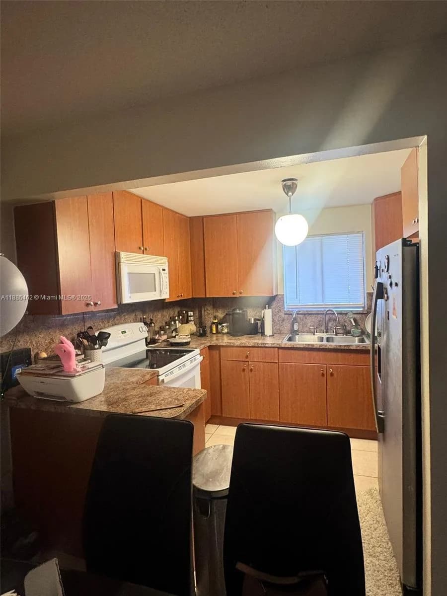 6900 SW 39th St # 106J, Davie FL 33314