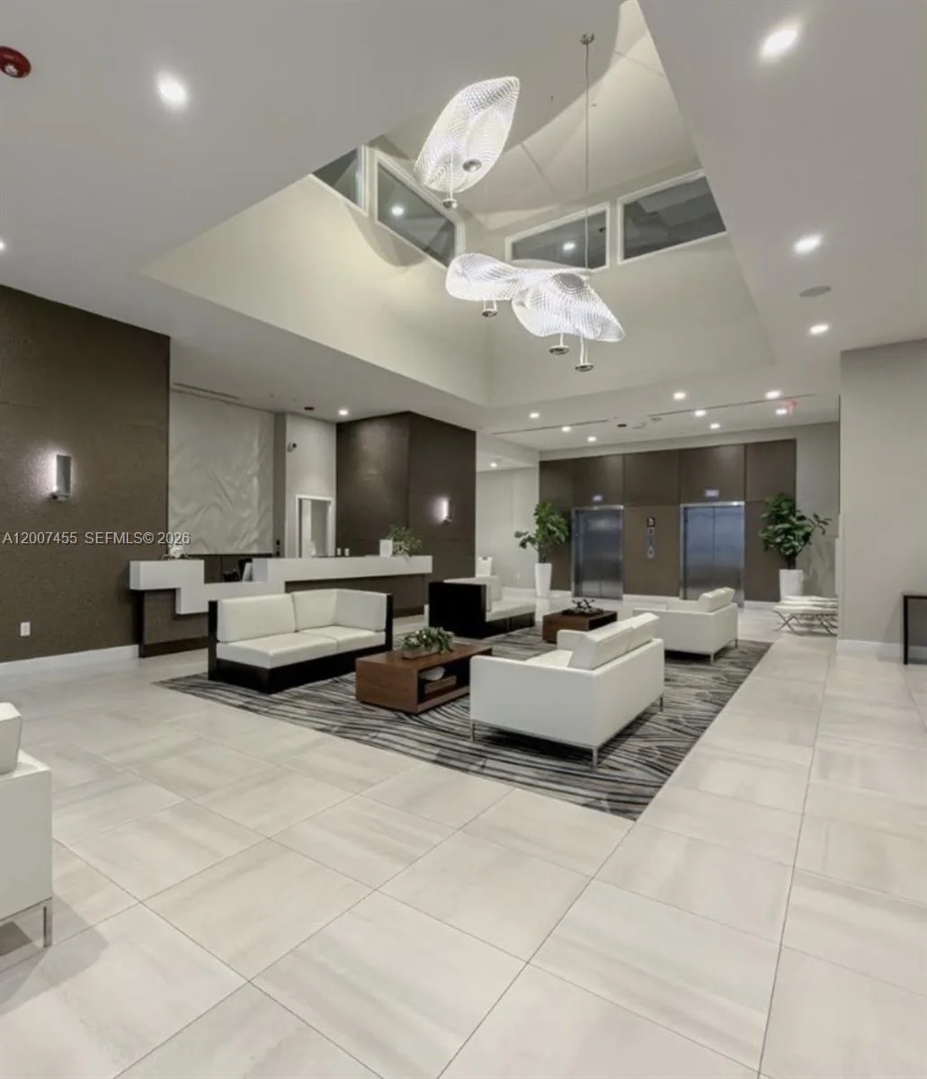 7825 NW 107th Ave # 221, Doral FL 33178
