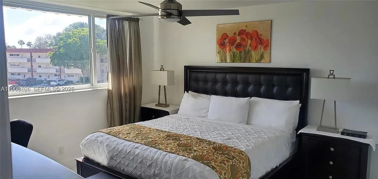 9720 S Hollybrook Lake Dr # 303, Pembroke Pines, FL 33025