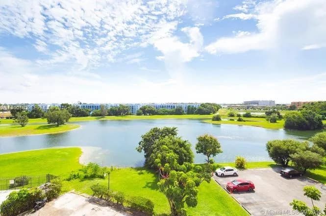 9682 Fontainebleau Blvd # 401, Miami, FL 33172