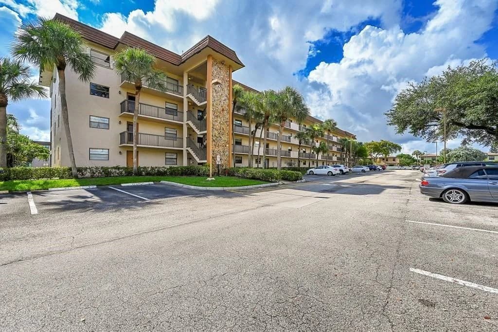 6095 N Sabal Palm Boulevard # 212, Tamarac FL 33319
