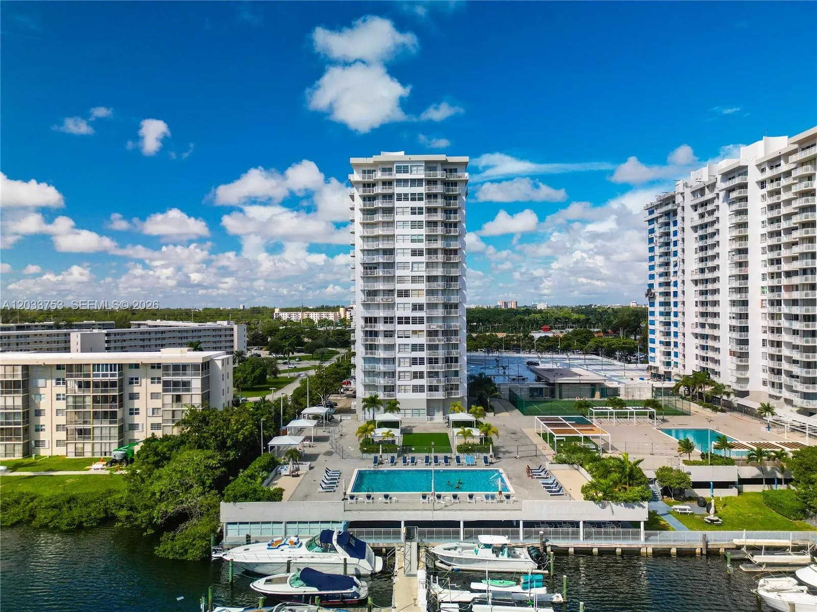 18011 Biscayne Blvd # 902, Aventura, FL 33160