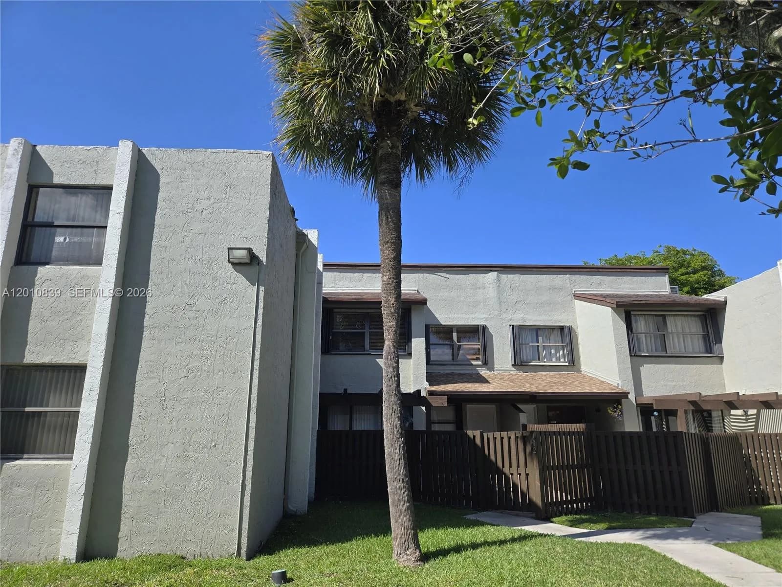 10020 NW 9th St Cir # 102, Miami, FL 33172