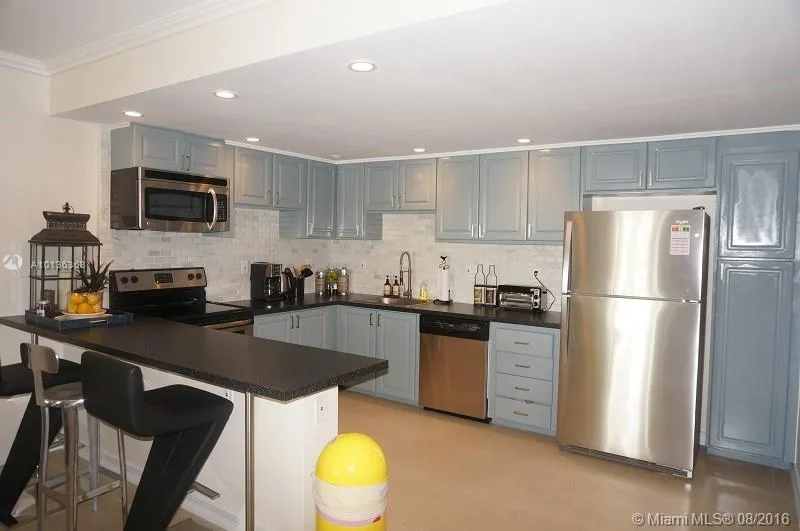 19370 COLLINS AV SEASONAL # 923, Sunny Isles Beach, FL 33160