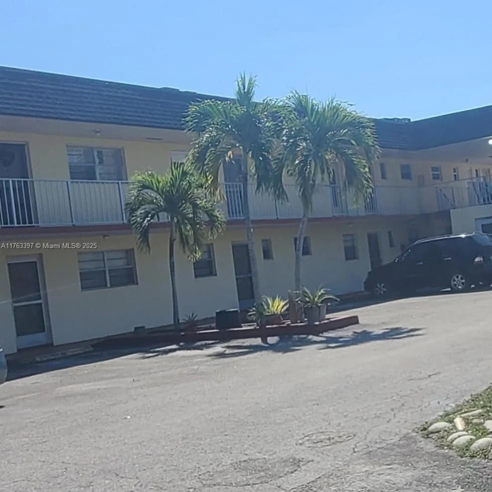 19305 NE 2 AVE # 2323, Miami, FL 33179