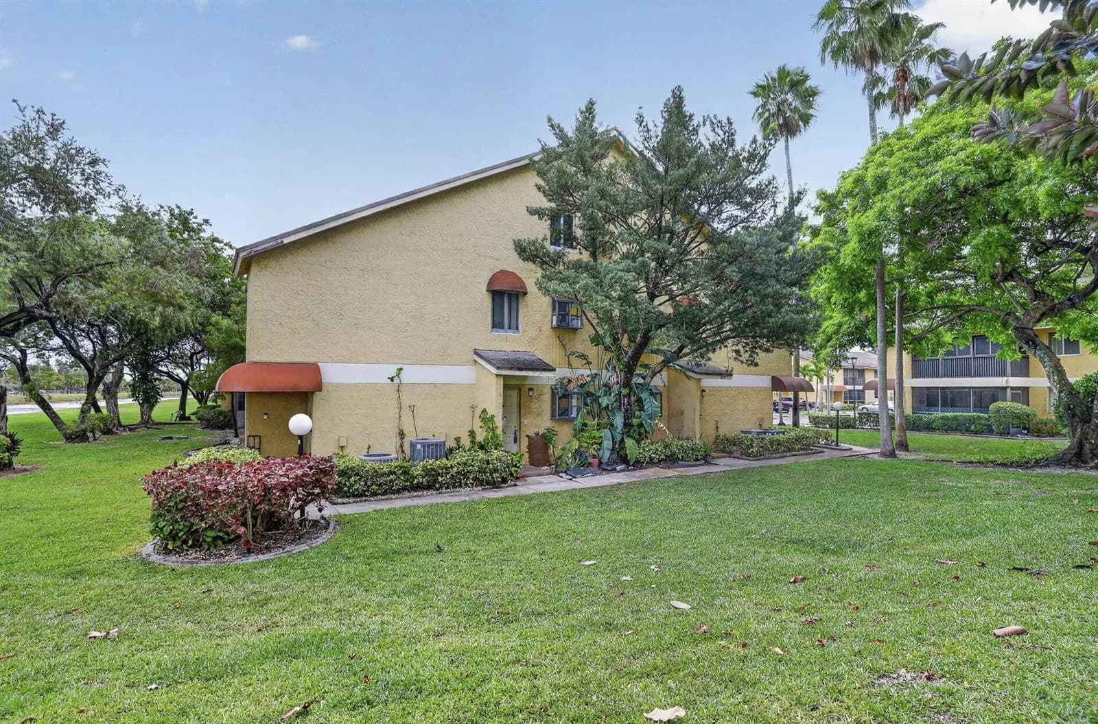 3041 N Oakland Forest Drive # 103, Oakland Park FL 33309