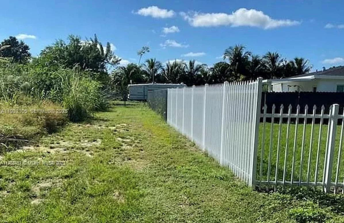 xxxx Bailes, Miami FL 33170-0000