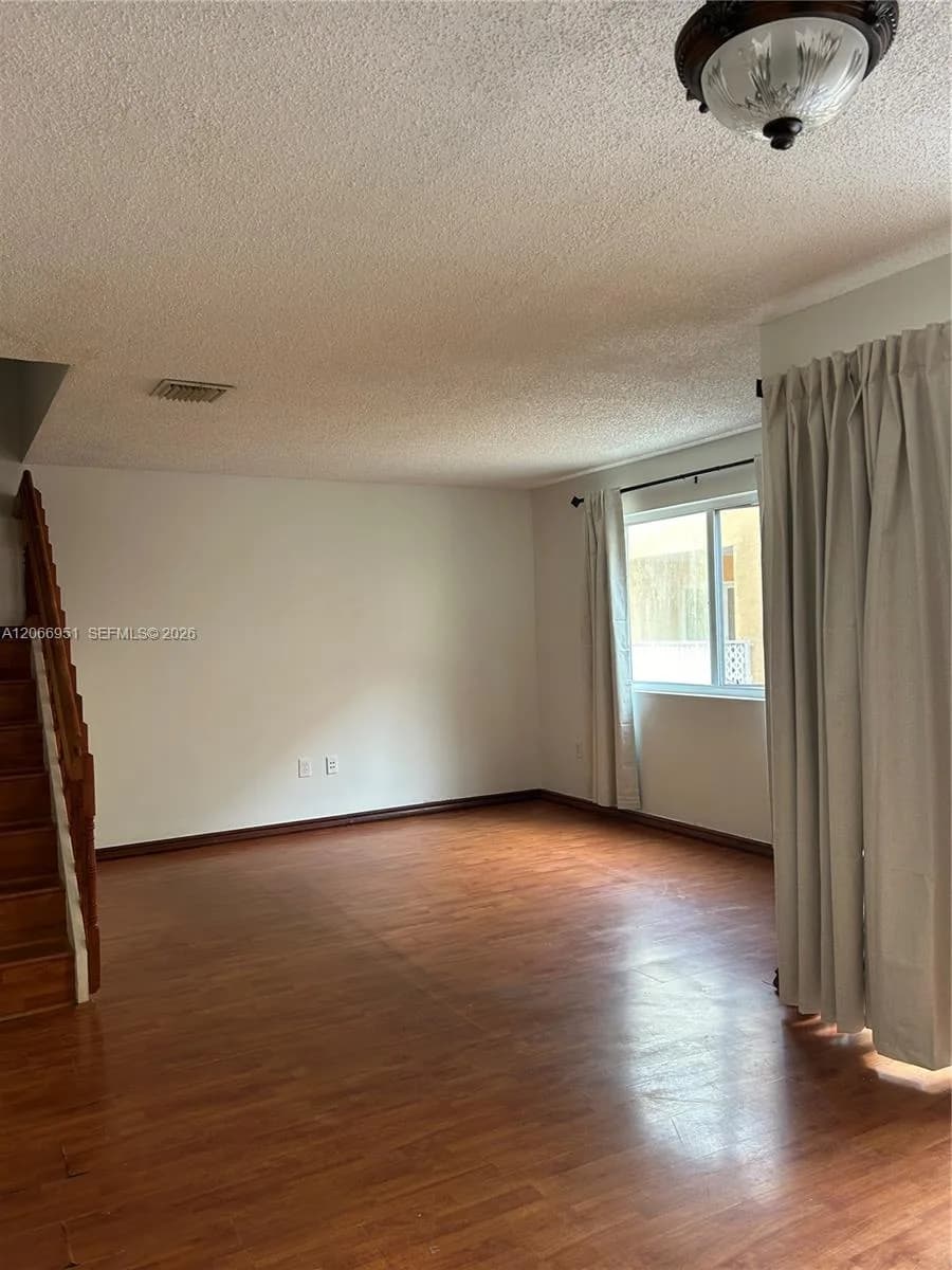 6245 KENDALE LAKES CR # 215, Miami, FL 33183