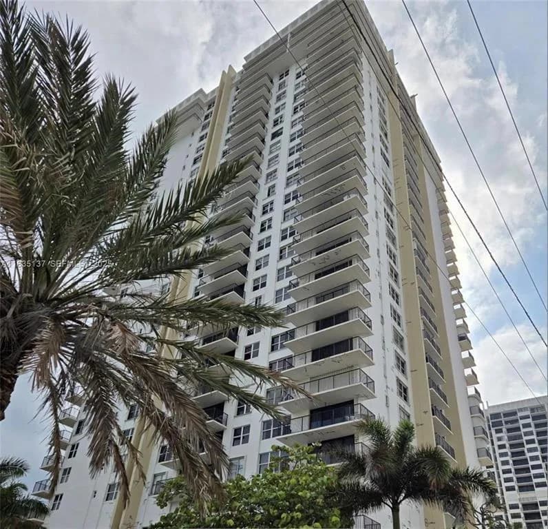 2201 S Ocean Drive # 1705, Hollywood FL 33019